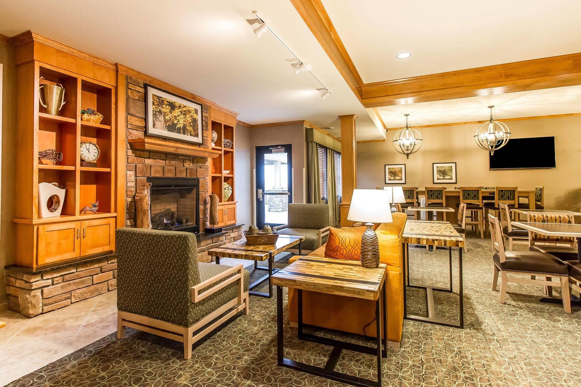 Mainstay Suites Stanley Экстерьер фото